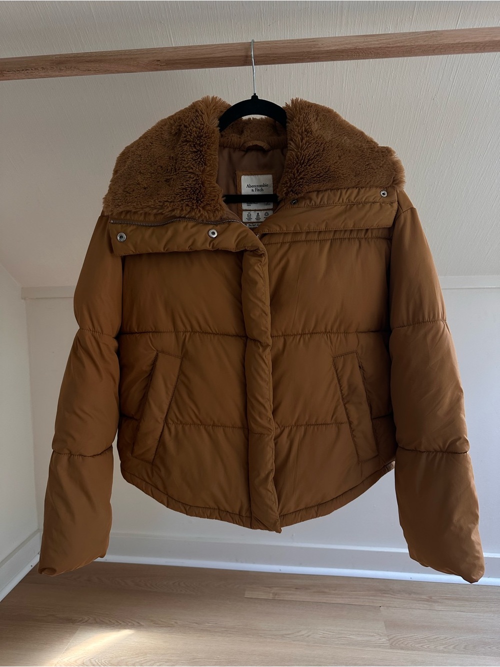 Abercrombie & Fitch Women's Tan Mini Puffer Coat with Faux Fur Collar - Small